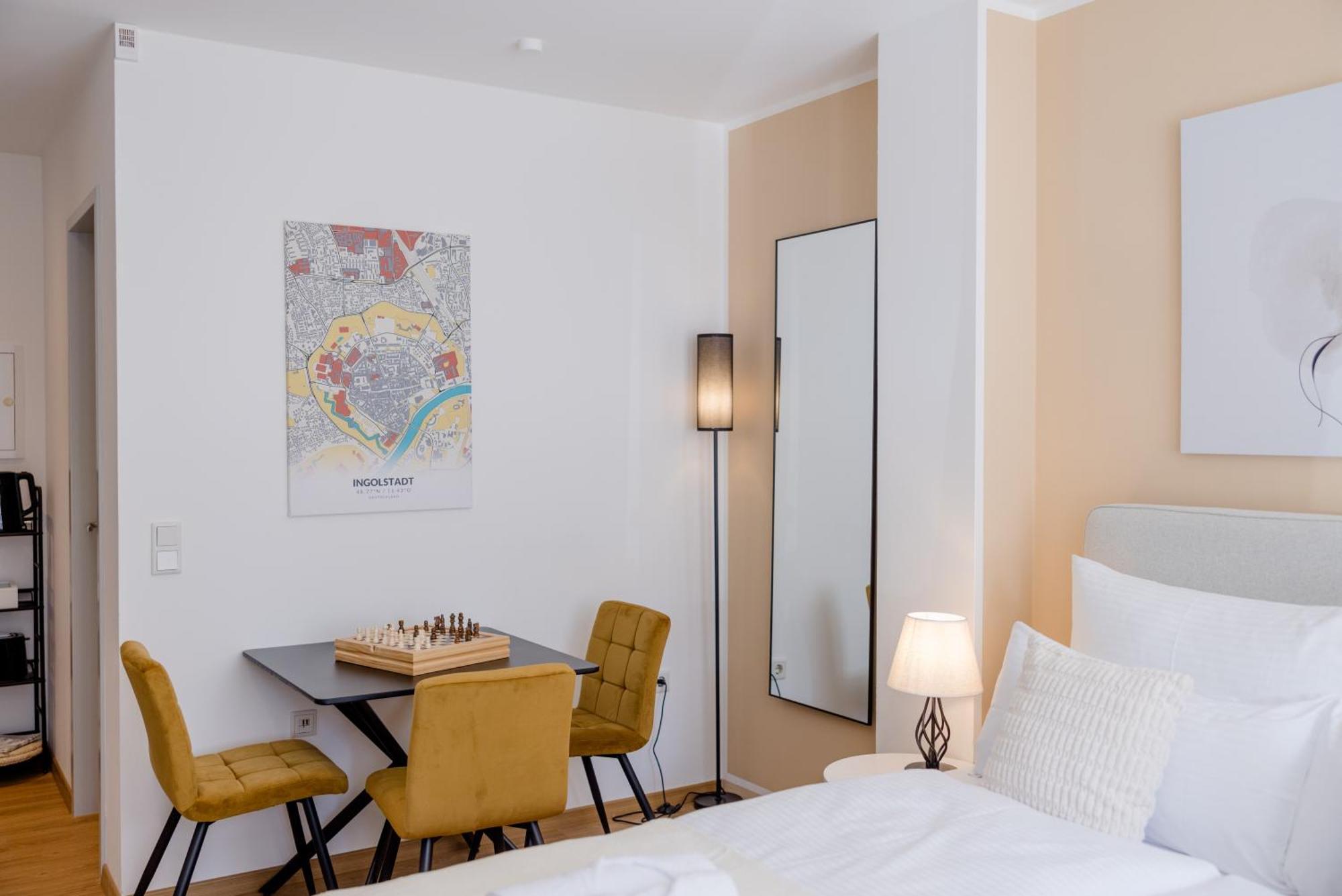 Lumen Homes - Altstadt-Studio Direkt Im Zentrum, Kueche, Netflix, Oeffentlicher Parkplatz Ums Eck อินโกลชตัดต์ ภายนอก รูปภาพ