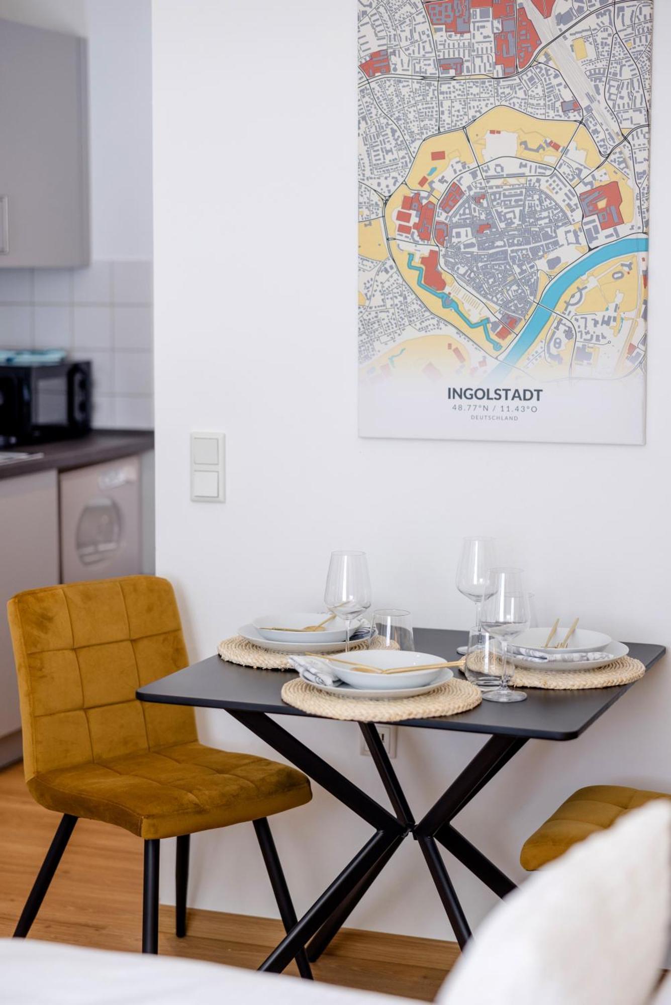 Lumen Homes - Altstadt-Studio Direkt Im Zentrum, Kueche, Netflix, Oeffentlicher Parkplatz Ums Eck อินโกลชตัดต์ ภายนอก รูปภาพ
