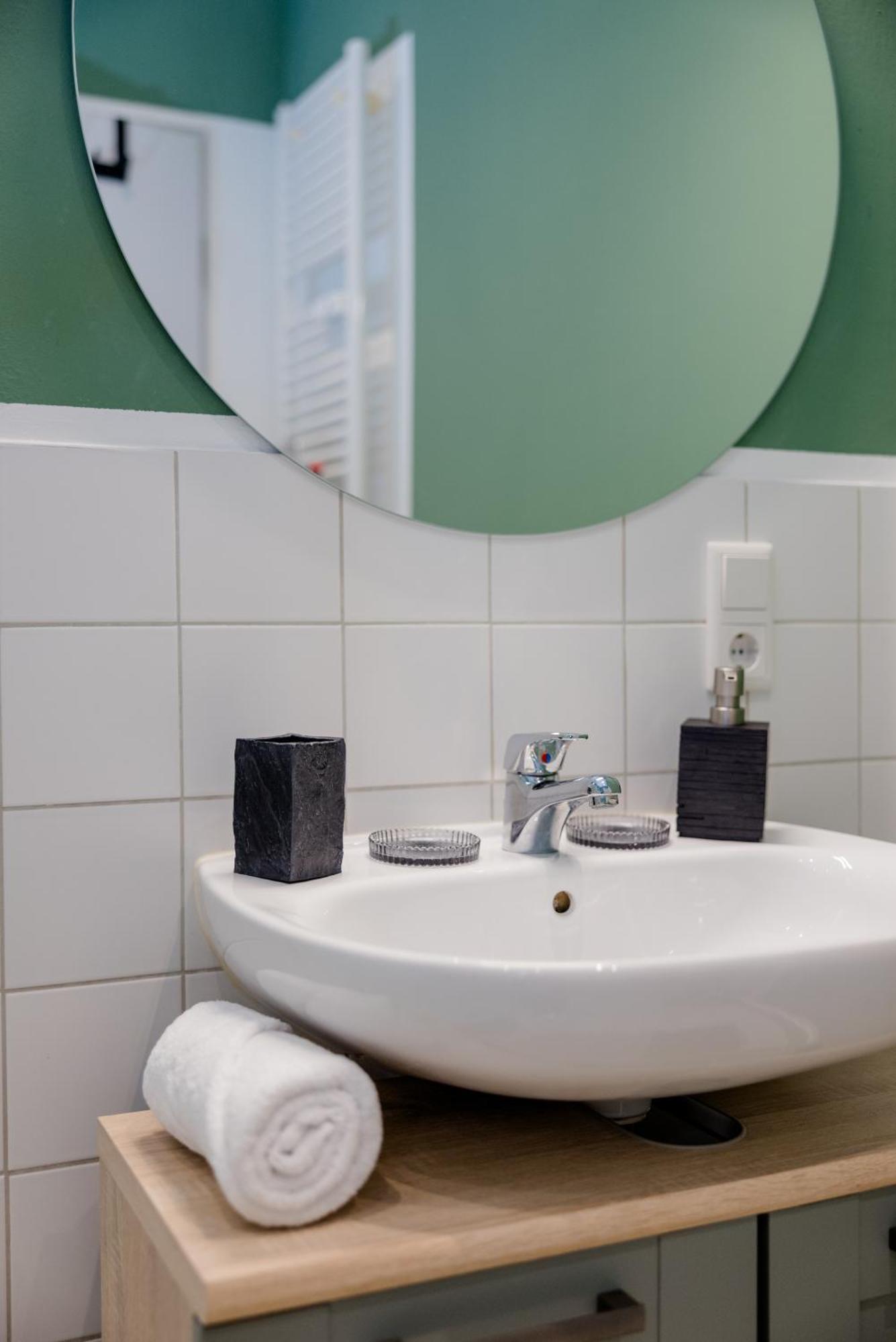 Lumen Homes - Altstadt-Studio Direkt Im Zentrum, Kueche, Netflix, Oeffentlicher Parkplatz Ums Eck อินโกลชตัดต์ ภายนอก รูปภาพ