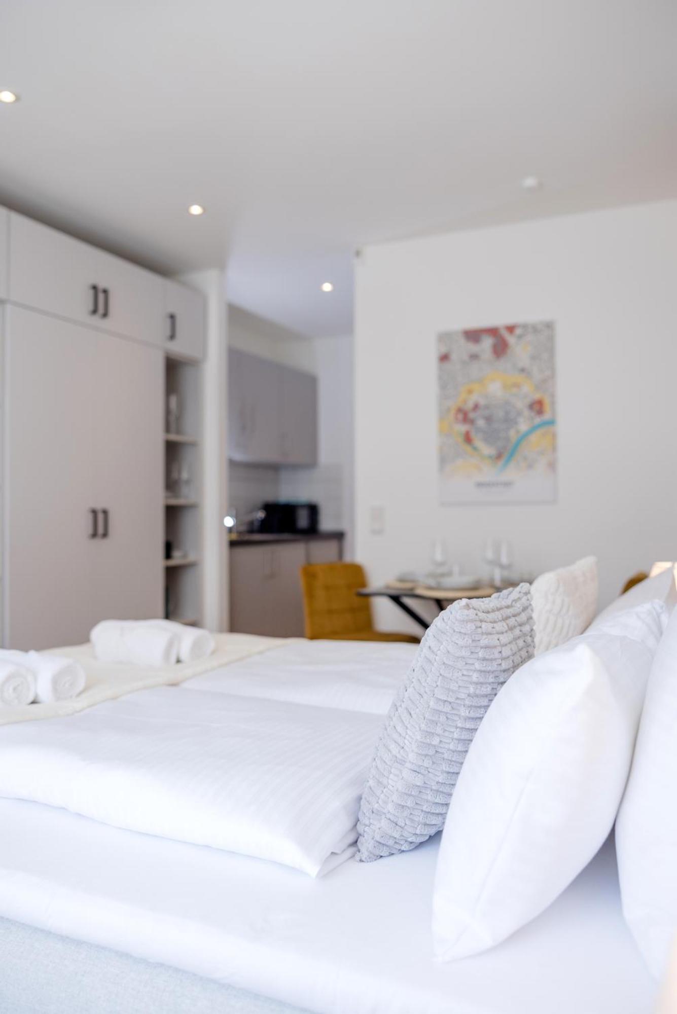 Lumen Homes - Altstadt-Studio Direkt Im Zentrum, Kueche, Netflix, Oeffentlicher Parkplatz Ums Eck อินโกลชตัดต์ ภายนอก รูปภาพ