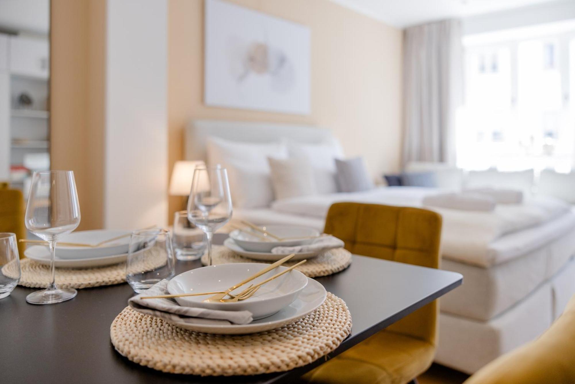 Lumen Homes - Altstadt-Studio Direkt Im Zentrum, Kueche, Netflix, Oeffentlicher Parkplatz Ums Eck อินโกลชตัดต์ ภายนอก รูปภาพ