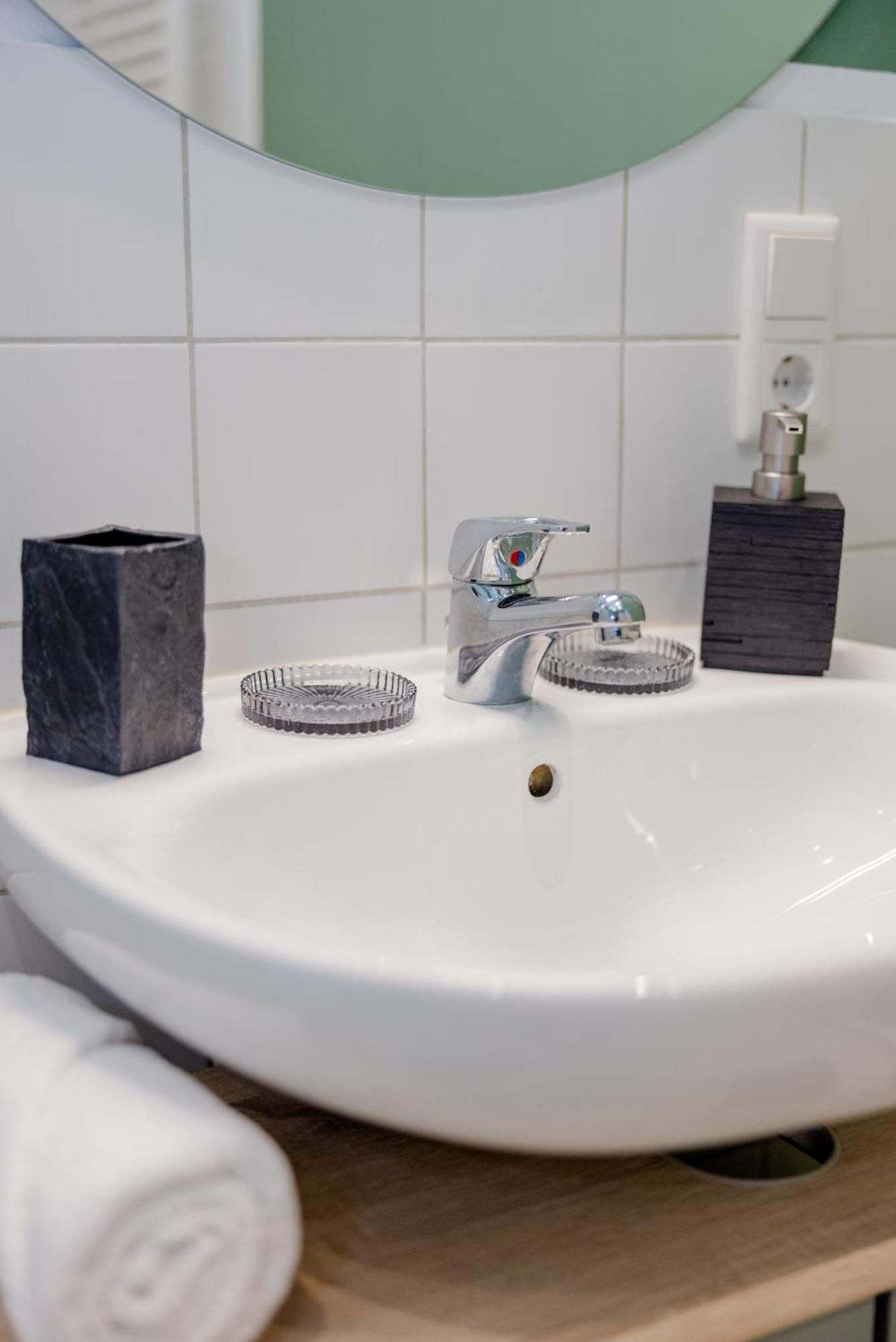 Lumen Homes - Altstadt-Studio Direkt Im Zentrum, Kueche, Netflix, Oeffentlicher Parkplatz Ums Eck อินโกลชตัดต์ ภายนอก รูปภาพ