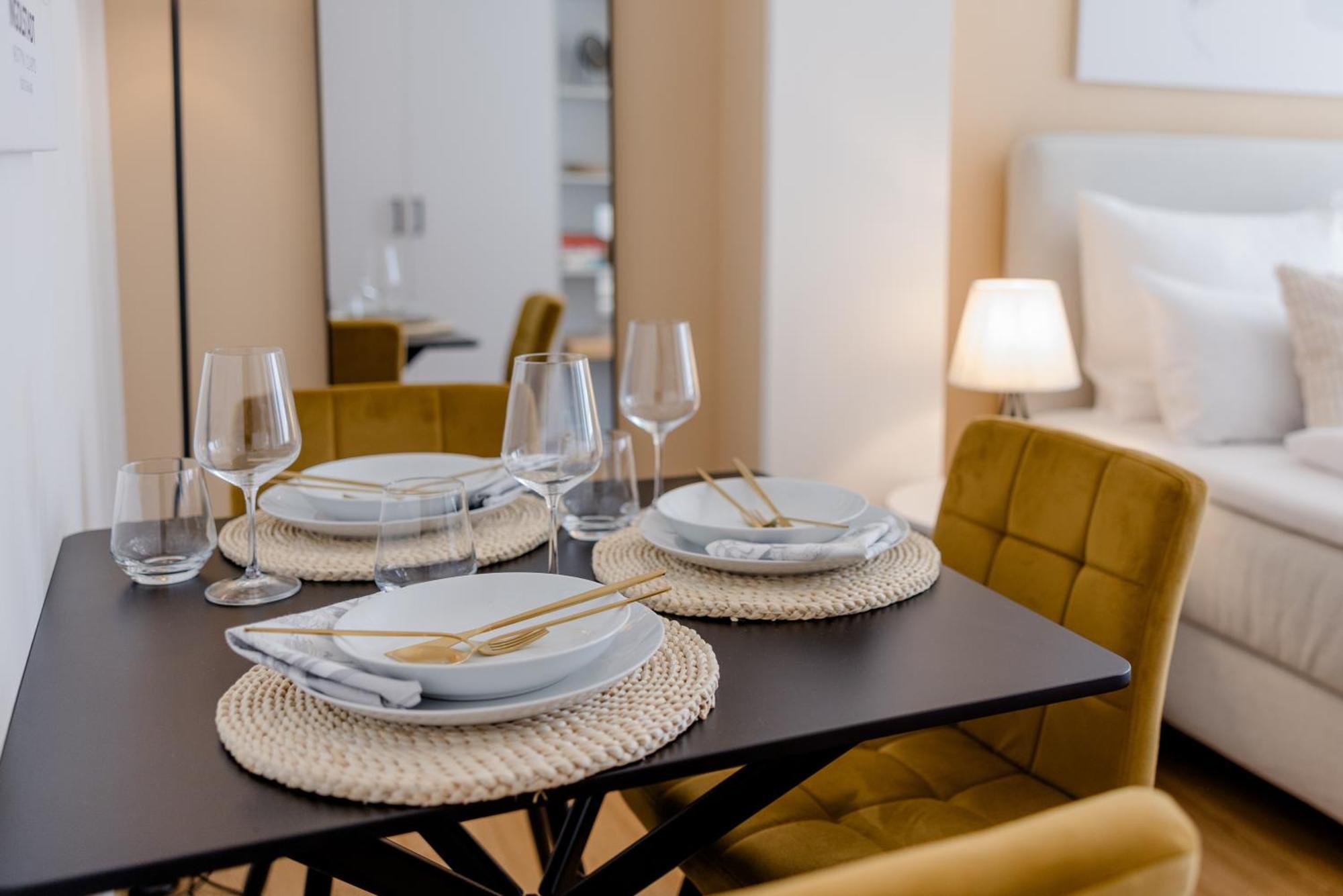 Lumen Homes - Altstadt-Studio Direkt Im Zentrum, Kueche, Netflix, Oeffentlicher Parkplatz Ums Eck อินโกลชตัดต์ ภายนอก รูปภาพ