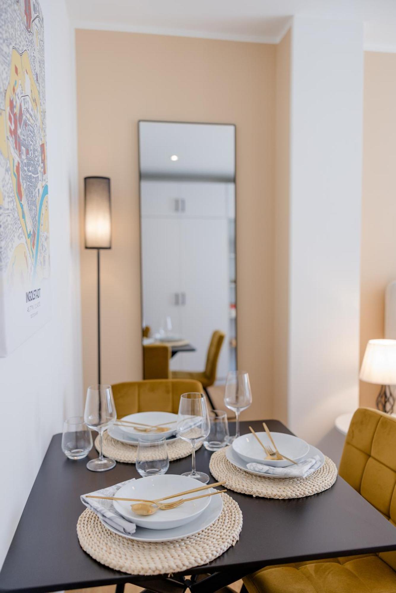 Lumen Homes - Altstadt-Studio Direkt Im Zentrum, Kueche, Netflix, Oeffentlicher Parkplatz Ums Eck อินโกลชตัดต์ ภายนอก รูปภาพ